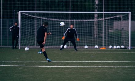 Strategi Taktik Dalam Dunia Sepak Bola Profesional