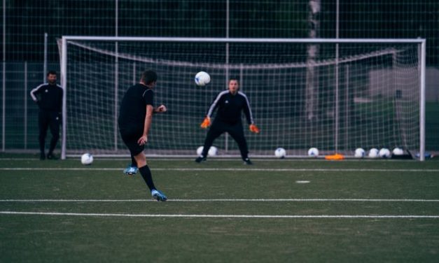 Strategi Taktik Dalam Dunia Sepak Bola Profesional